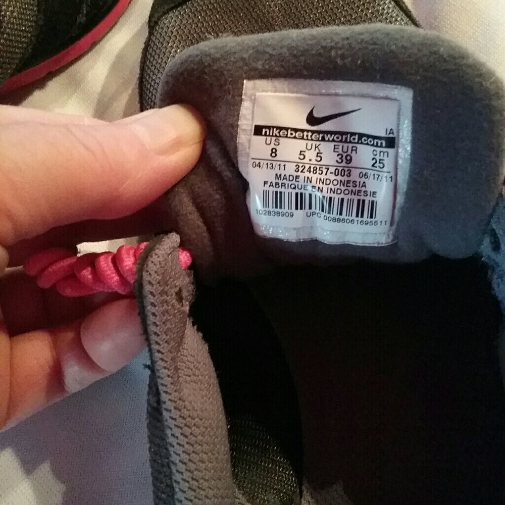 Nikes - Picture 2 of 5